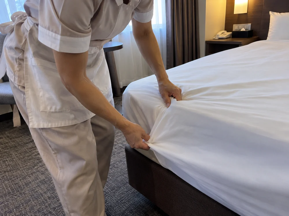 シーツの角の折り込み（約30秒）